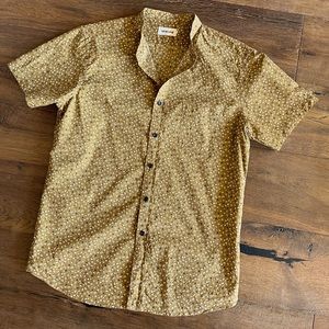 Taylor Stitch The Short Sleeve Bandit in Fatigue Brown Mini Floral Size M 40.